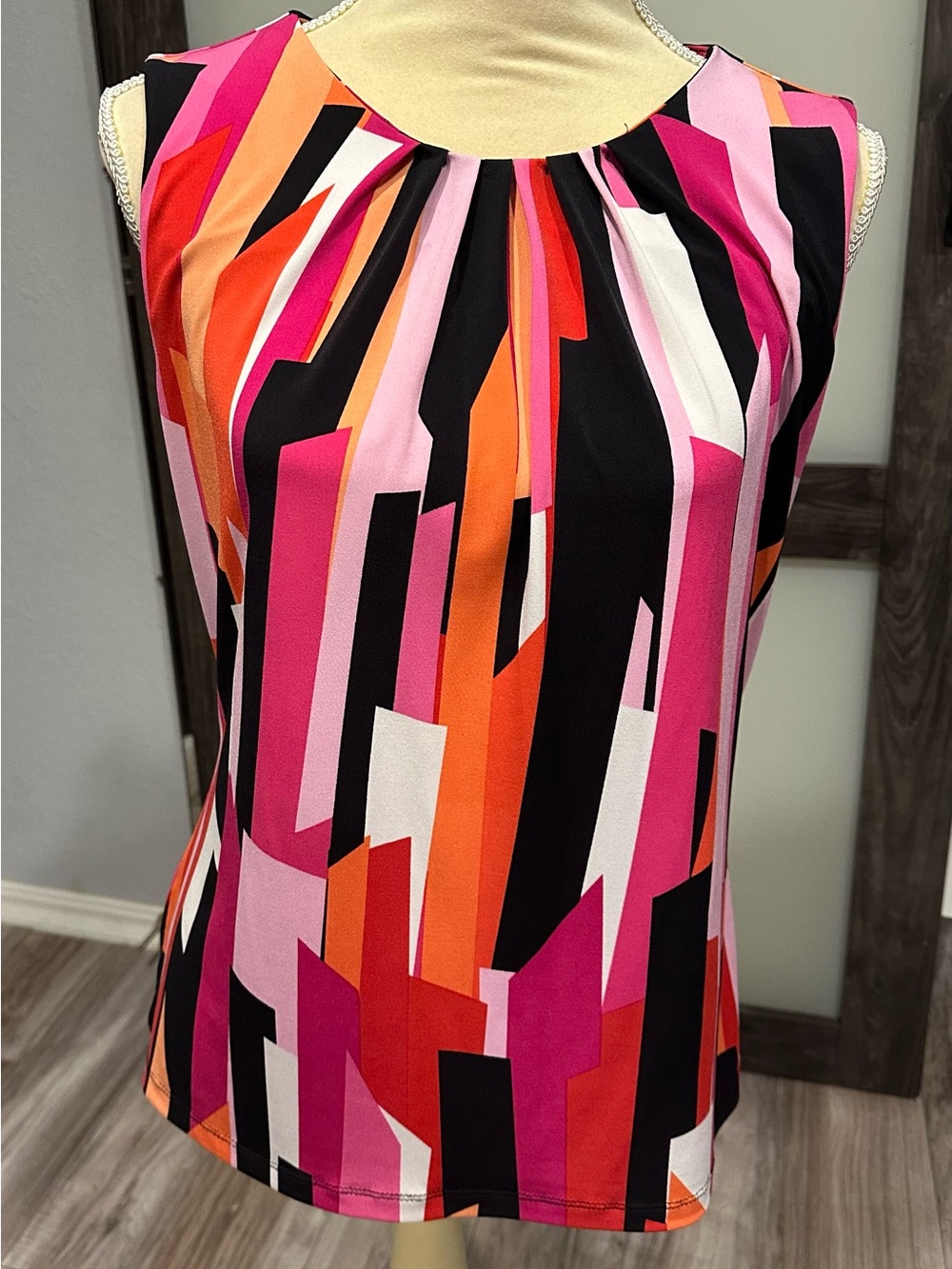 Calvin Klein Pink Orange Black Sleeveless Blouse Pleated Neck Medium Geometric